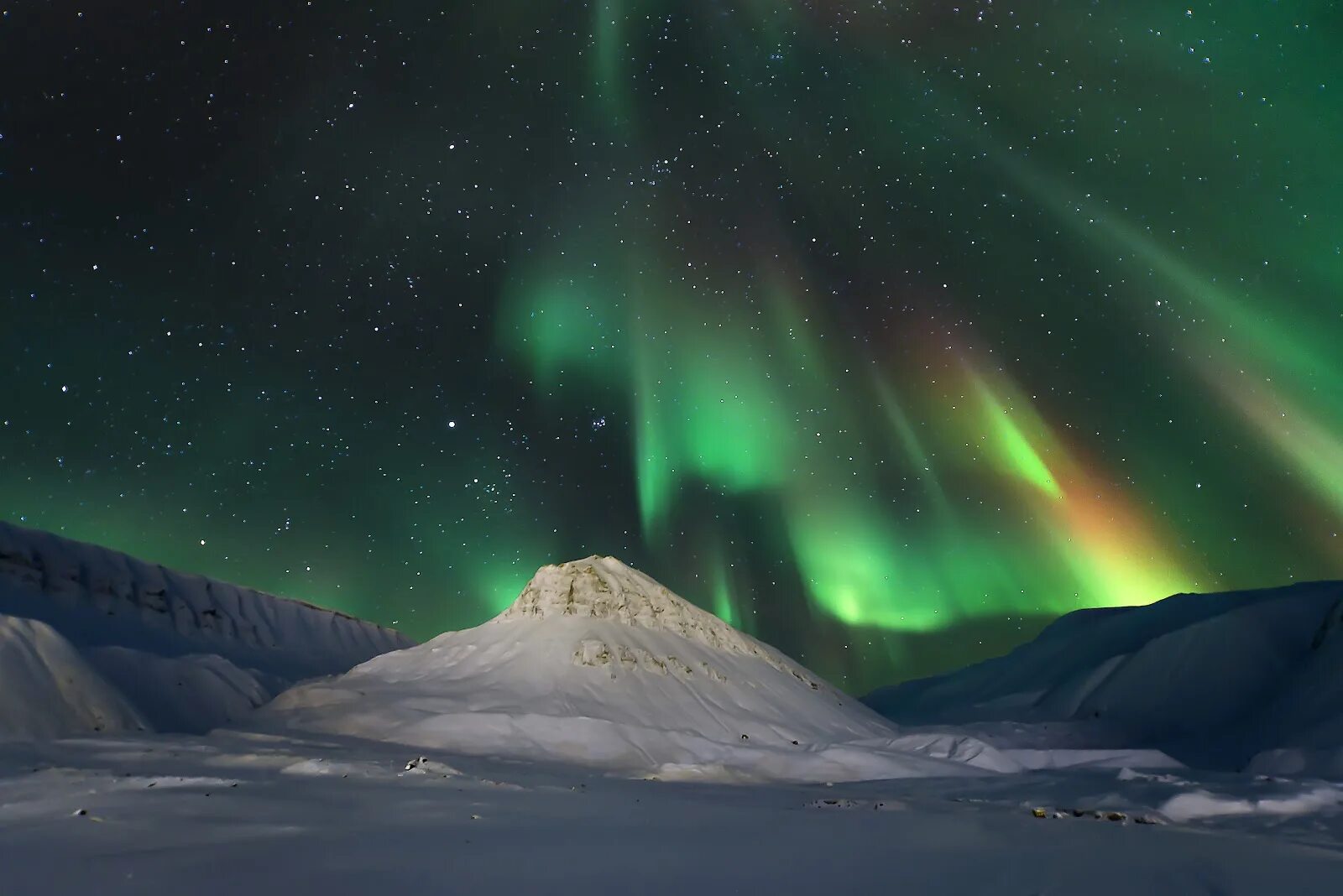 Лаппеэнранта северное сияние. Лиинахамари северное сияние. Зона арктических пустынь северное сияние. Белые полярные ночи. Полярное сияние в финляндии.