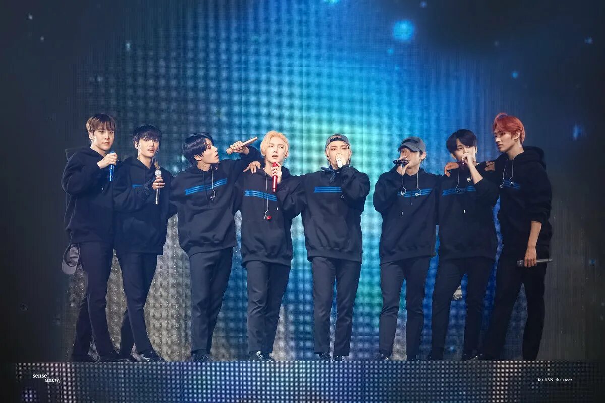 Answer ateez. K pop группа ateez. группа ateez 2025. группа ateez 2025. сеул ateez.