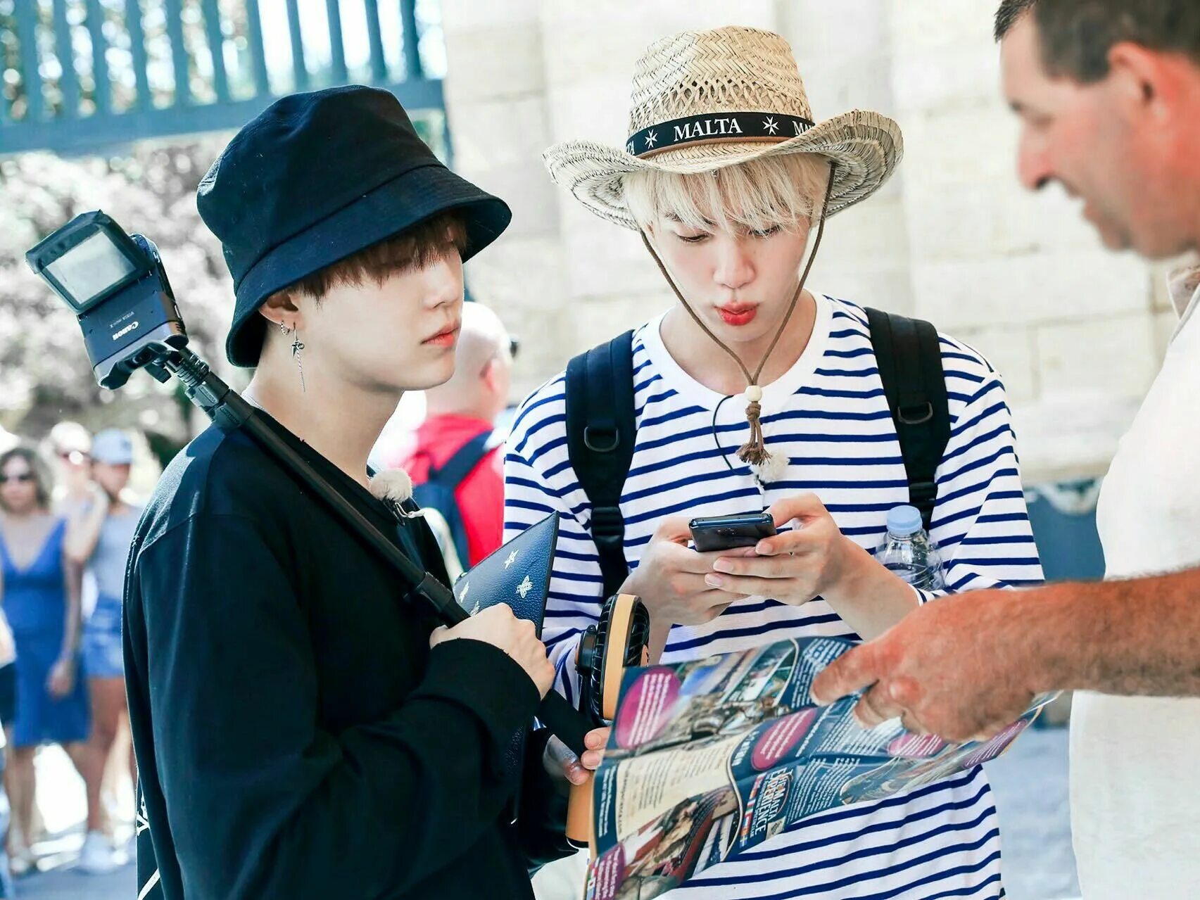 Бон вояж bts. Бтс bon voyage. бон вояж бтс мальта. джин бтс мальта. бон вояж бтс 3 сезон на мальте.