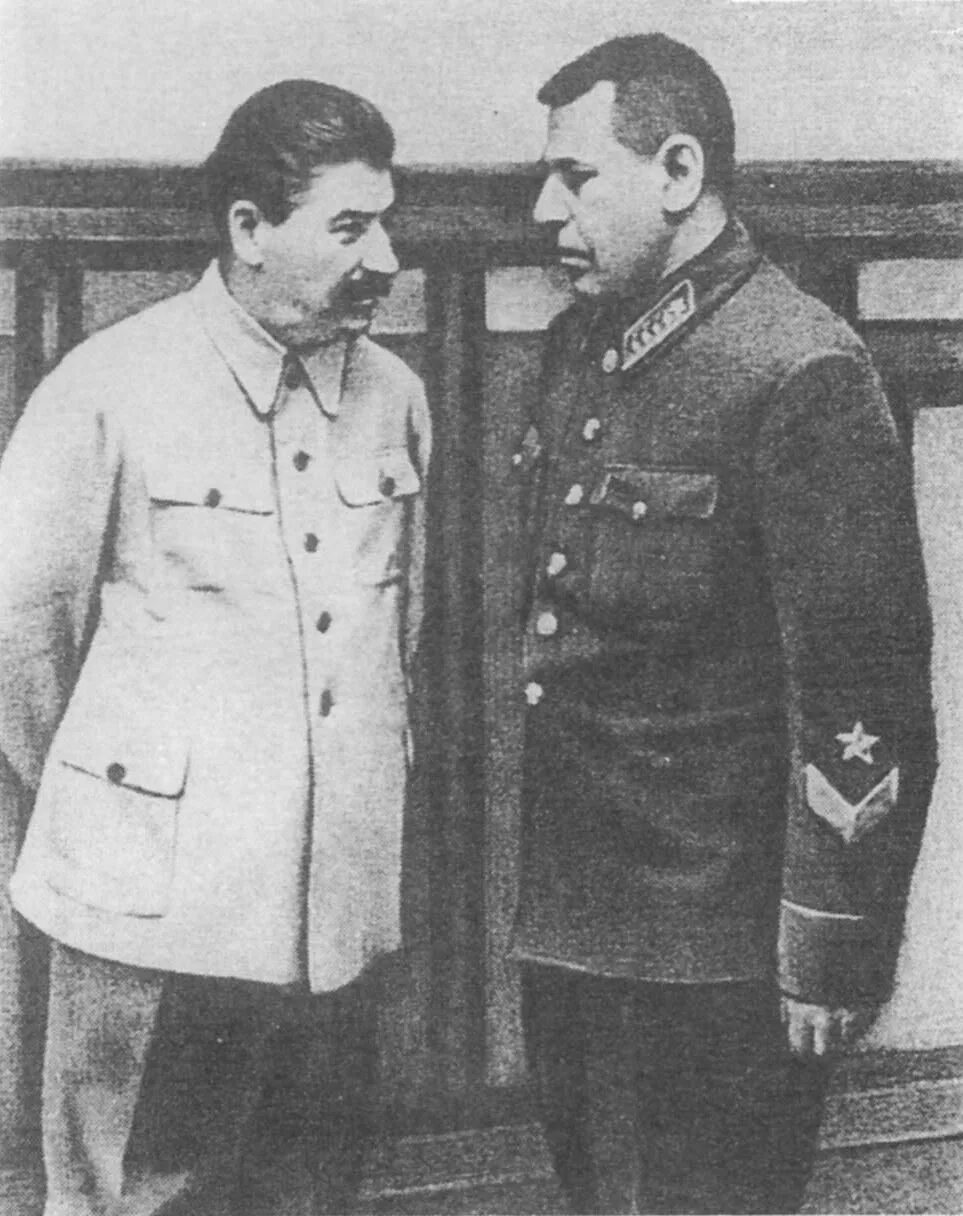 Сталин творец победы. Маршал сталин. Советские маршалы и сталин. Маршалы сталина. Красивая фотография маршала сталина.