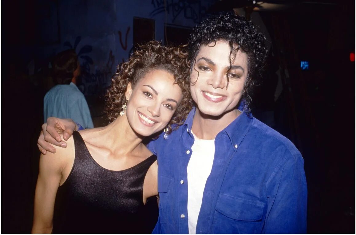 You make me feel michael jackson. Michael jackson and tatiana thumbtzen.