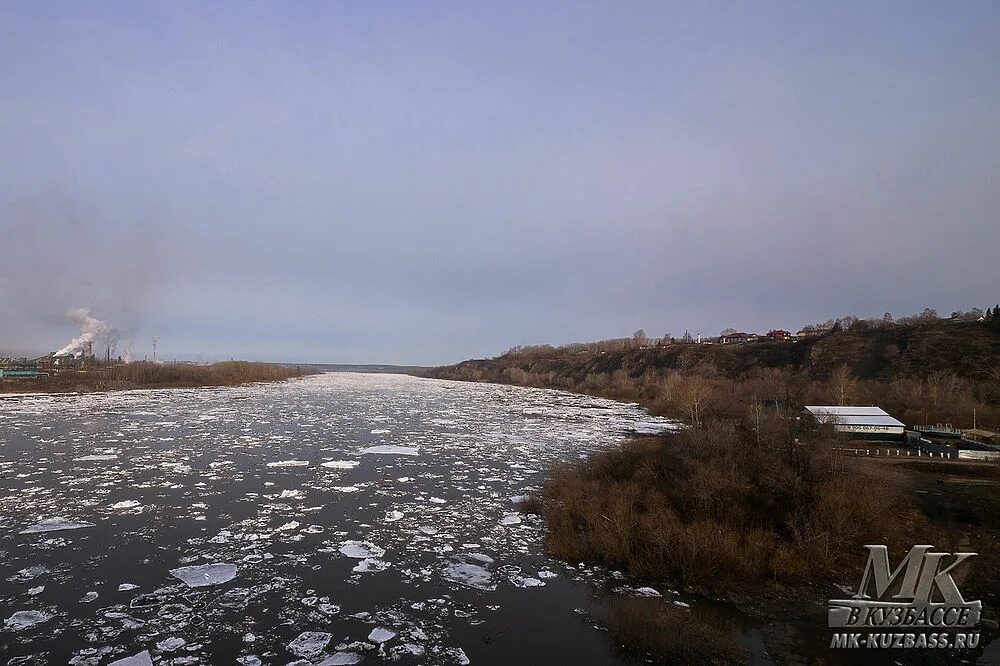 Томск река томь сегодня. Ледоход в Кемерово на Томи 2021. Река Томь ледоход 2022 Новокузнецк. Кемерово река Томь ледоход. Ледоход Томь Кемерово.