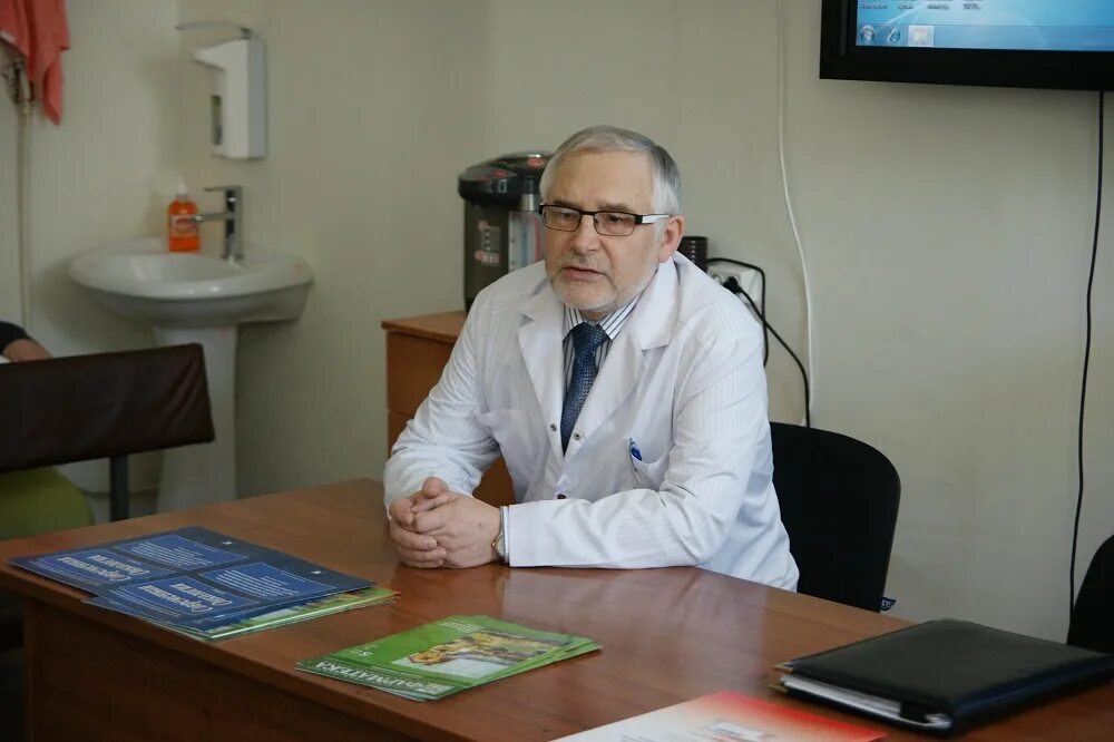 Добрый доктор магадан врачи. Врачи магаданской областной больницы. День медицинского работника ханты мансийск. Онкологическая служба магаданской области. Врачи магадан.