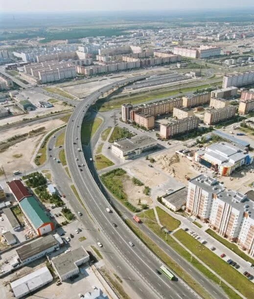 оренгой. памятники архитектуры новый уренгой. новый уренгой бегуны скульптура. новый уренгой местность. оренгой.