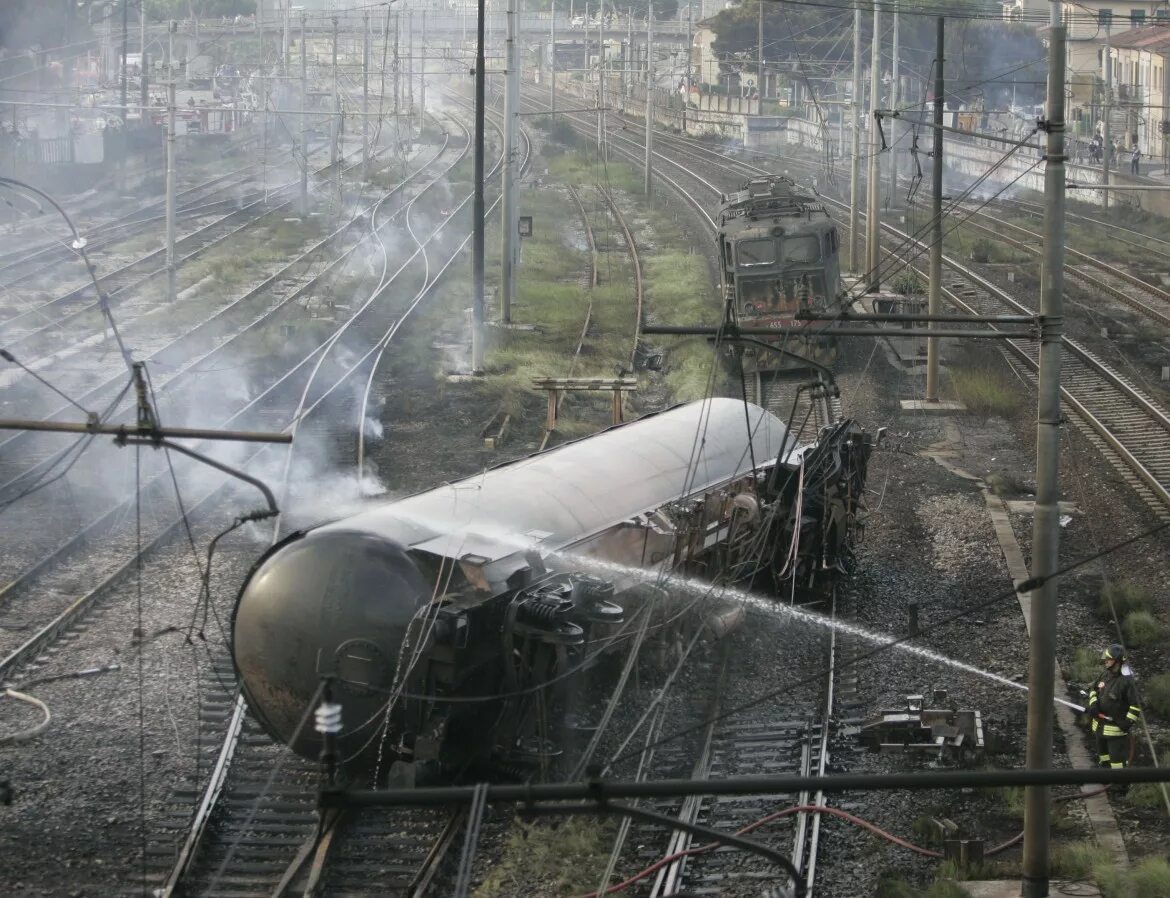 Взрыв железнодорожной цистерны с хлором. Взрыв цистерны с газом на ЖД. Разгерметизация емкости