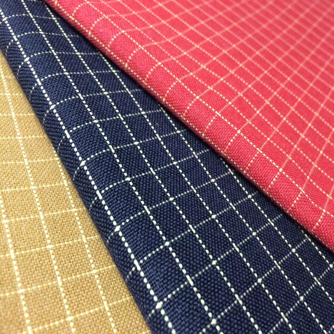 Радиоткань. Глажка одежды. Потолок автомобиля. Экранирующая ткань производство. Материал для потолка авто.