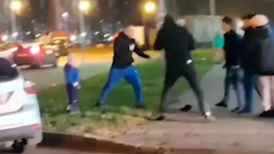 Видео нападения в москве. Избиение толпой ребёнка Корлёве.