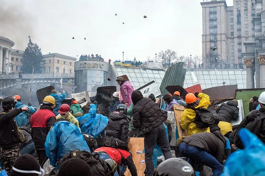 Евромайдан 2014. Майдан. Майдан 2014 панорама. Майдан стоит