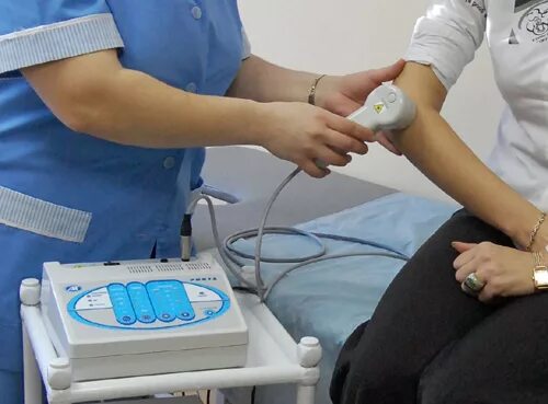 лазерная терапия физиотерапия. физиотерапия лазеромагнит. инфракрасная магнито лазерная терапия. лазерная магнитолазерная терапия. магнитолазерная терапия что это за процедура.