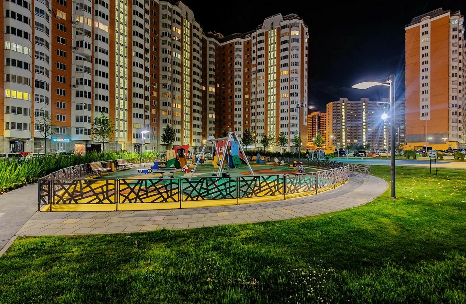 Советское благоустройство. Московская старина дворики. Улица двор. Новопеределкино жк город парк. Ближний двор.