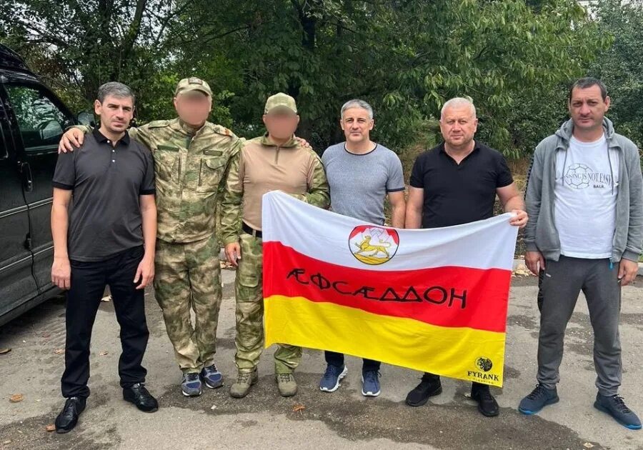 Осетинский флаг сво. Солдаты сво Ставрополья. Герои сво из Осетии. Могилы бойцов сво осетин. Осетины на сво