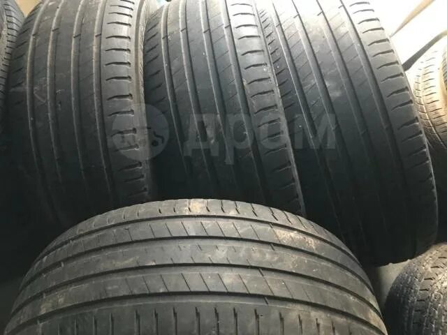 Michelin latitude sport 235 55. Мишлен Latitude спорт 3 235 55 фото. Шины Мишлен Латитьюд 235 55 19-й радиус на дисках фото.