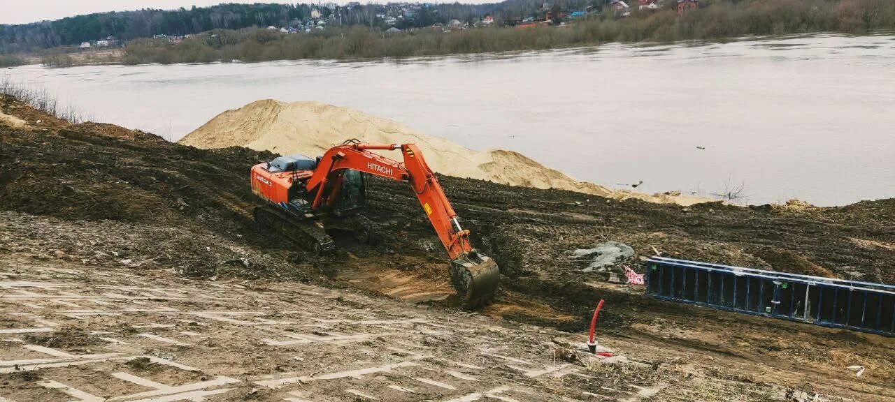 Подъем реки оки в калуге. Понтонный мост Калуга 2022. Разлив Оки в Калуге. Понтонный мост Калуга 2023. Техника мост.