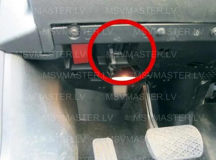 Вито разъем обд. Диагностический разъём mercedes vito 639. Диагностический разъём mercedes w203. Mercedes 639 разъем диагностики. Mercedes sprinter 2005 диагностический разъем.