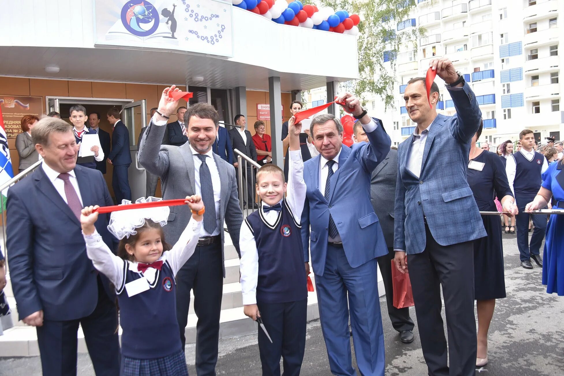 Открытие школы 213. Открытие школы 213. Открытие школы 213. Маоу сош 213 открытие новосибирск. Школа на одоевского новосибирск.