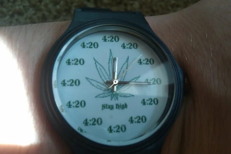 Часы 4:20. Часы 420. 420 Мем. 420 Время.