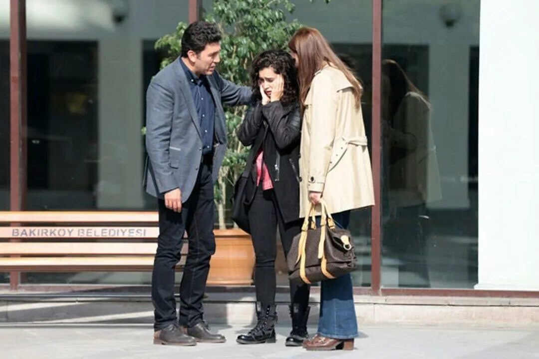 Зейнеп в ожидании солнца. Зейнеп гюнеш турецкий сериал. Зейнеп из в ожидании солнца. Зейнеп и керем турецкий сериал. В ожидании солнца джихан джихан.