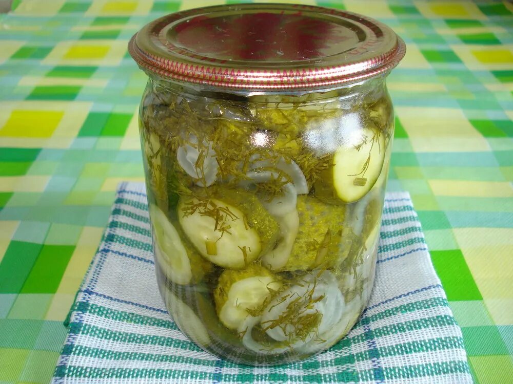 Огурец лук сочные. Вот это кабачок. Салат нежинский из огурцов на зиму. Салат нежинский из огурцов на зиму без стерилизации. Салат из огурцов нежинский без стерилизации.