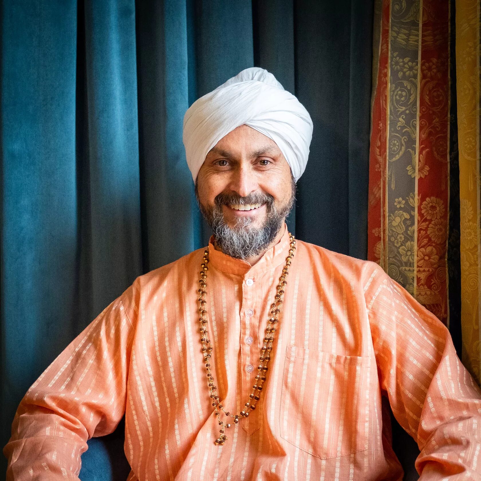 Хари сингх кхалса. Сат нам расаян целительное искусство в кундалини. Хари сингх кхалса - преподаватель международного уровня. Хари сингх. Гуручаран сингх кхалса.