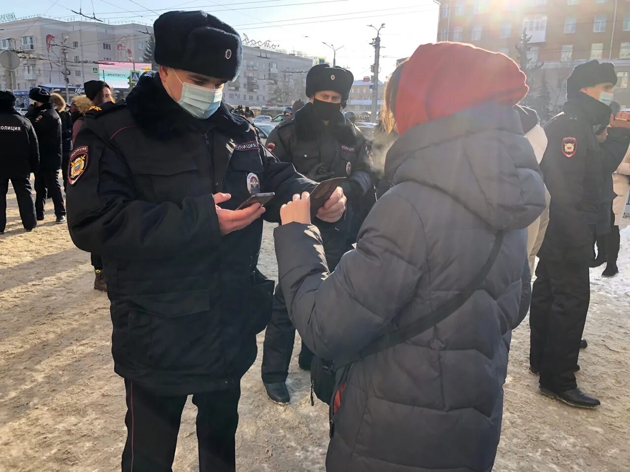 Митинг итог. Митинг в омске. полиция на митинге омск. митинг белово сегодня. митинг нет воды.