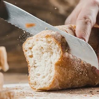 Кладут хлеб