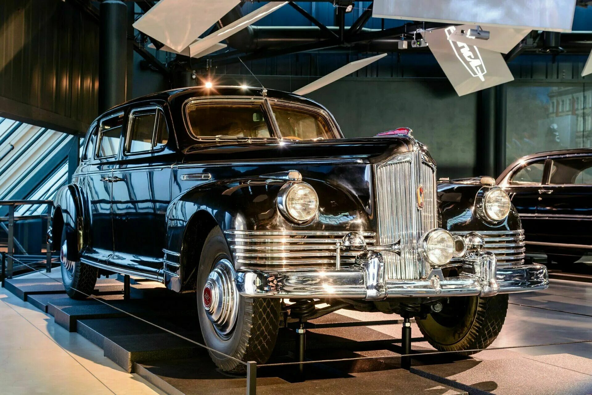 Машина зис 115. Зим бронированный. Зил сталина. Зис-115 автомобиль. Зис 110 лимузин сталина.