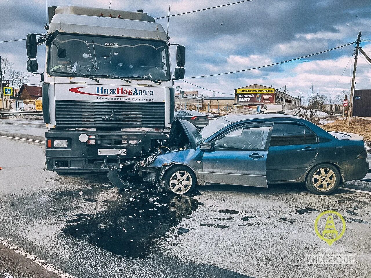 Аварий грузовых автомобилей. Дорожно-транспортное происшествие грузовых автомобилей.