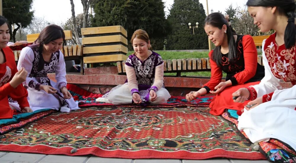 Бишкек киргизия город ош базар город. Таджикские цыгане. Айыл банк г. Город ош 2013. Нооруз ош.