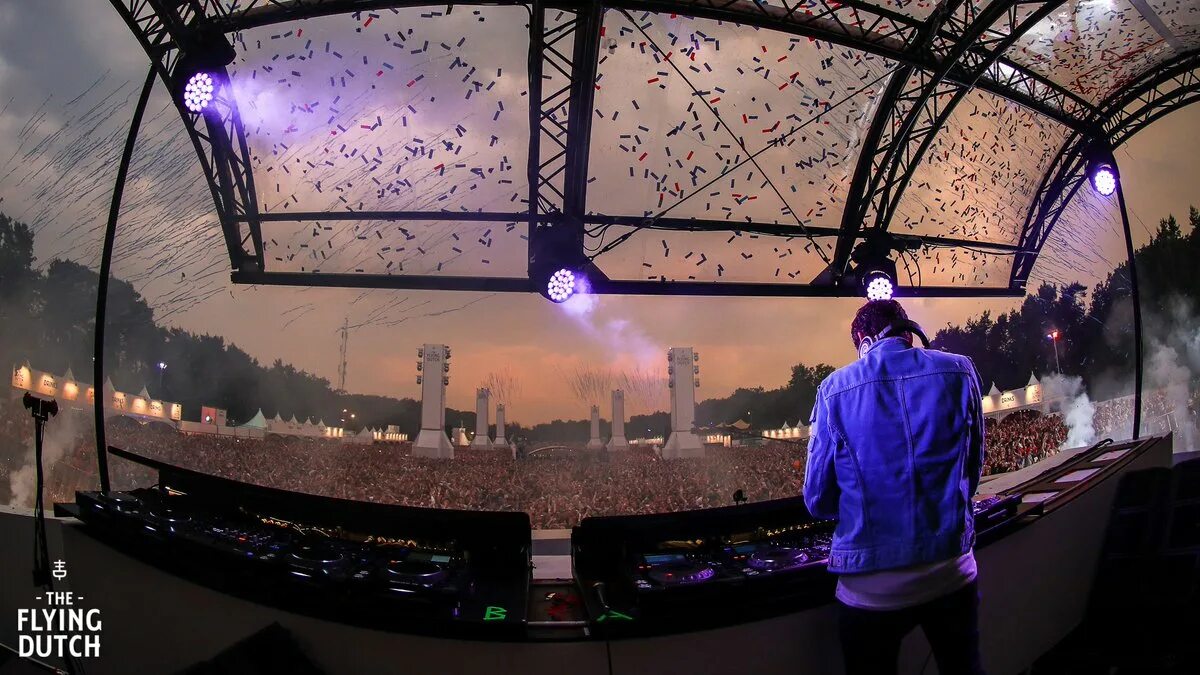 Тиесто 2022 папарацци. Тиесто the business. Tiesto both текст. Tiesto both текст. Tiesto double.