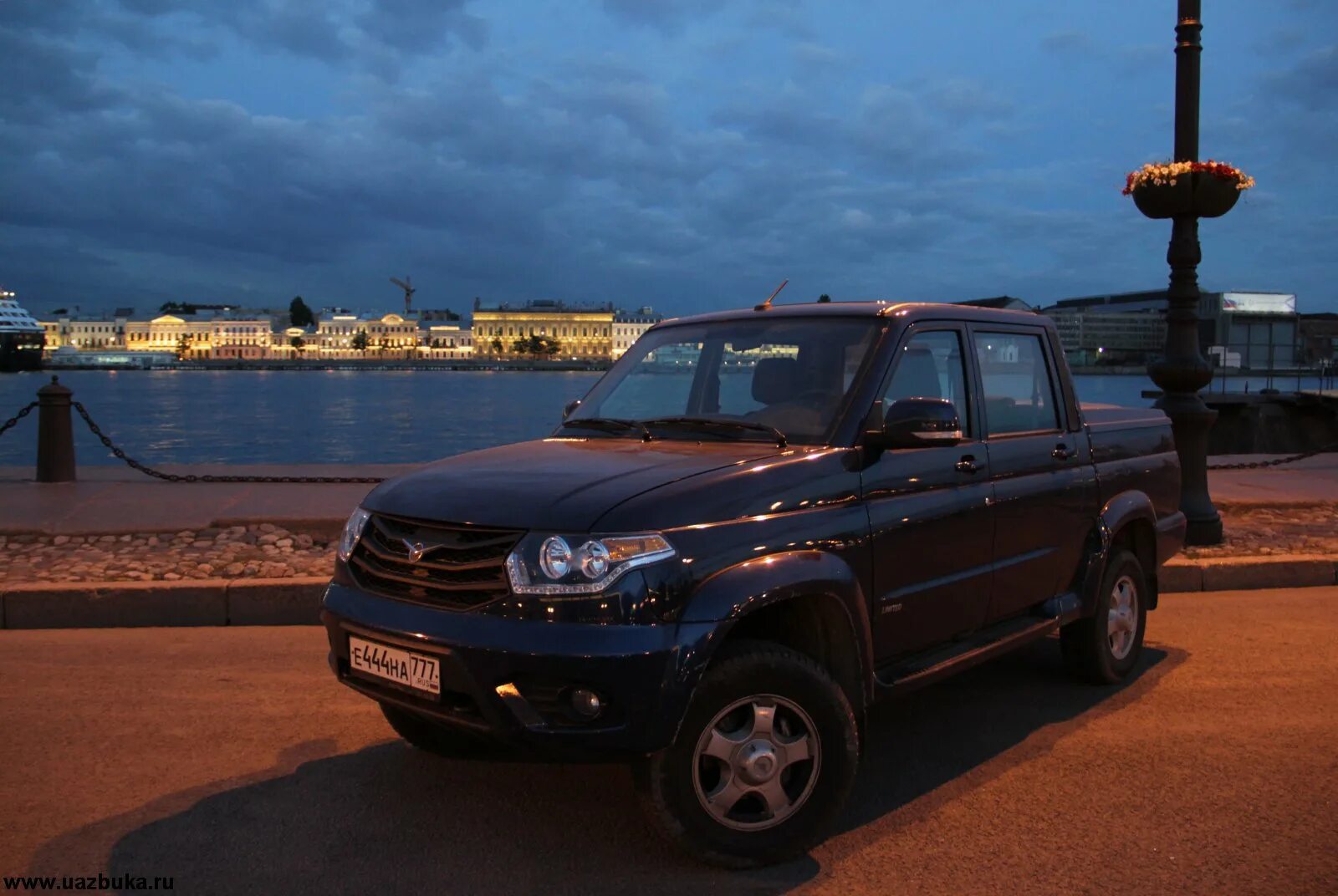 Уазы 2015 модельного года. Уаз pickup 2015. уаз патриот пикап 2015. уаз пикап 2014 красный. уаз пикап 2015 модельного года.
