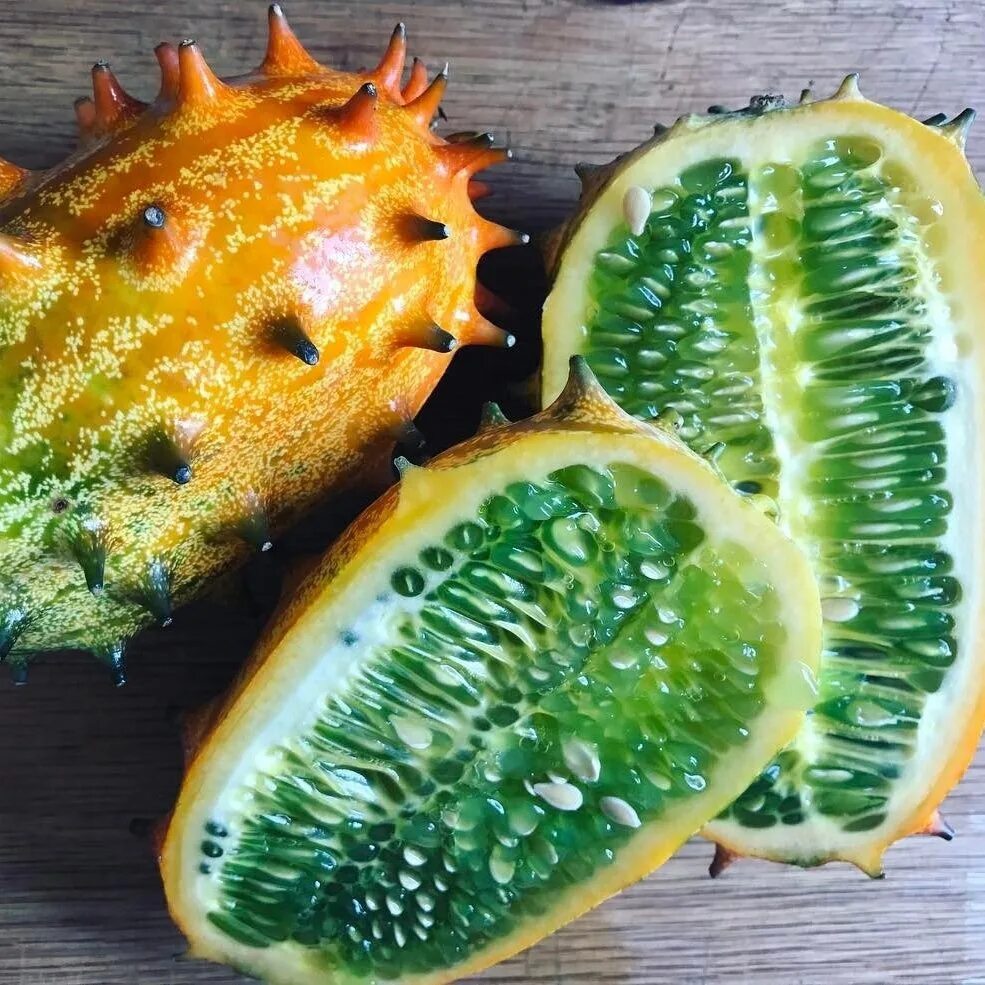 Фрукт с шипами как называется. Дуриан цибетиновый. Фрукт с шипами как называется. Фрукт с колючками. Фрукт с шипами как называется.