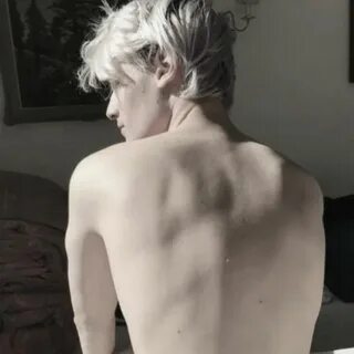 Bare gays