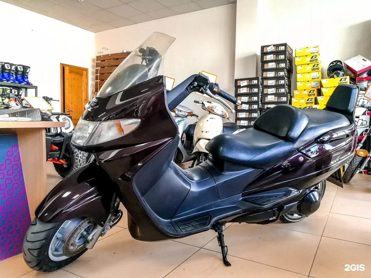 Купить скутер в алтайском крае. Suzuki Skywave 250. Suzuki Skywave 250 2013. Racer Skywave 250. Магазин скутеров.