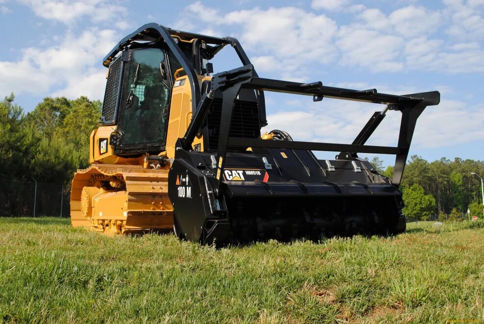 Работа вахта мульчер. Мульчер катерпиллер. caterpillar d3k. трактора сельхозтехника катерпиллер. мульчер rayco.