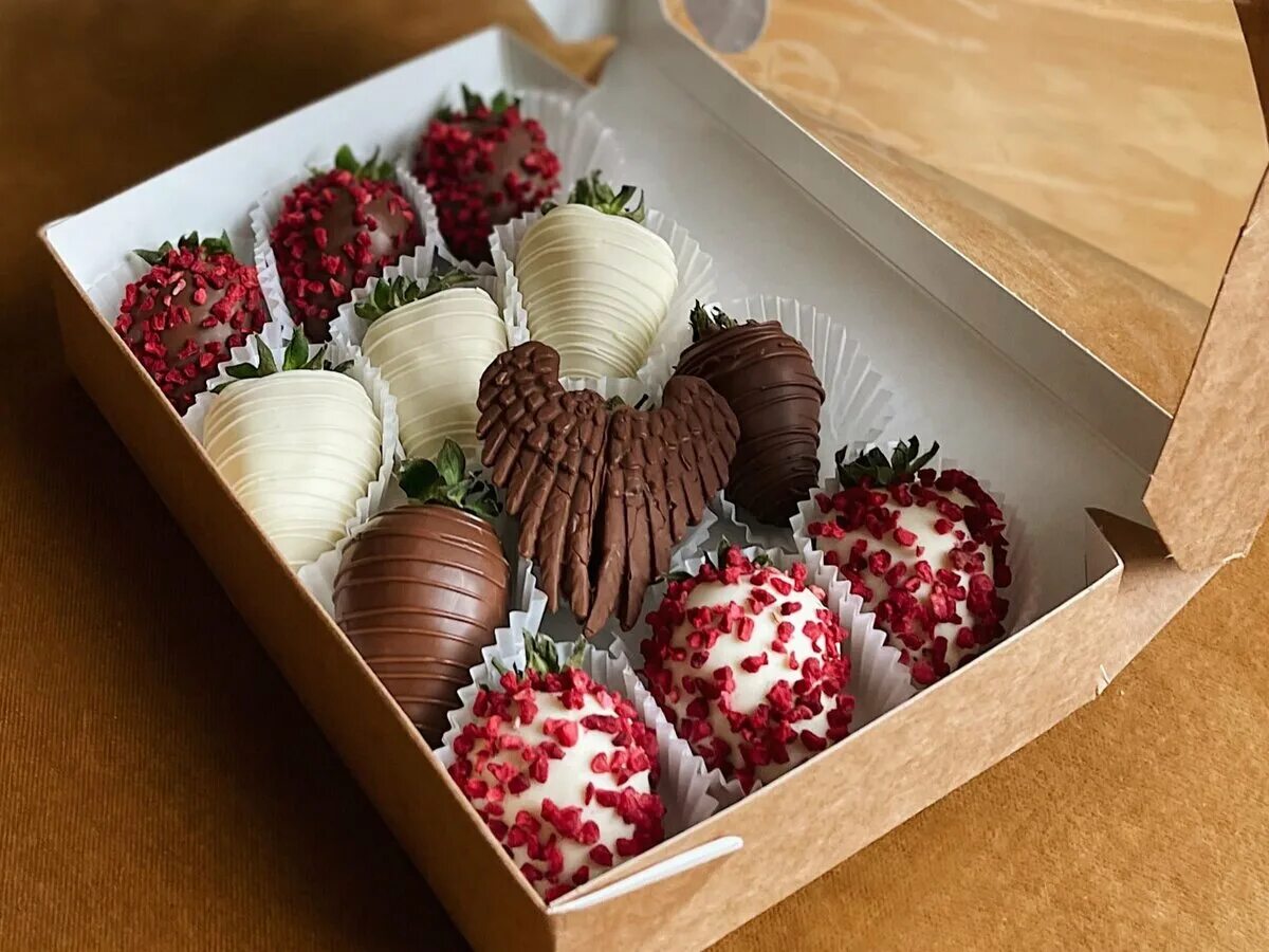 Chocoroom клубника в шоколаде спб. Клубника в шоколаде в коробочке. Chocoroom клубника в шоколаде спб. Клубника в шоколаде 6 штук. Chocoroom клубника в шоколаде спб.