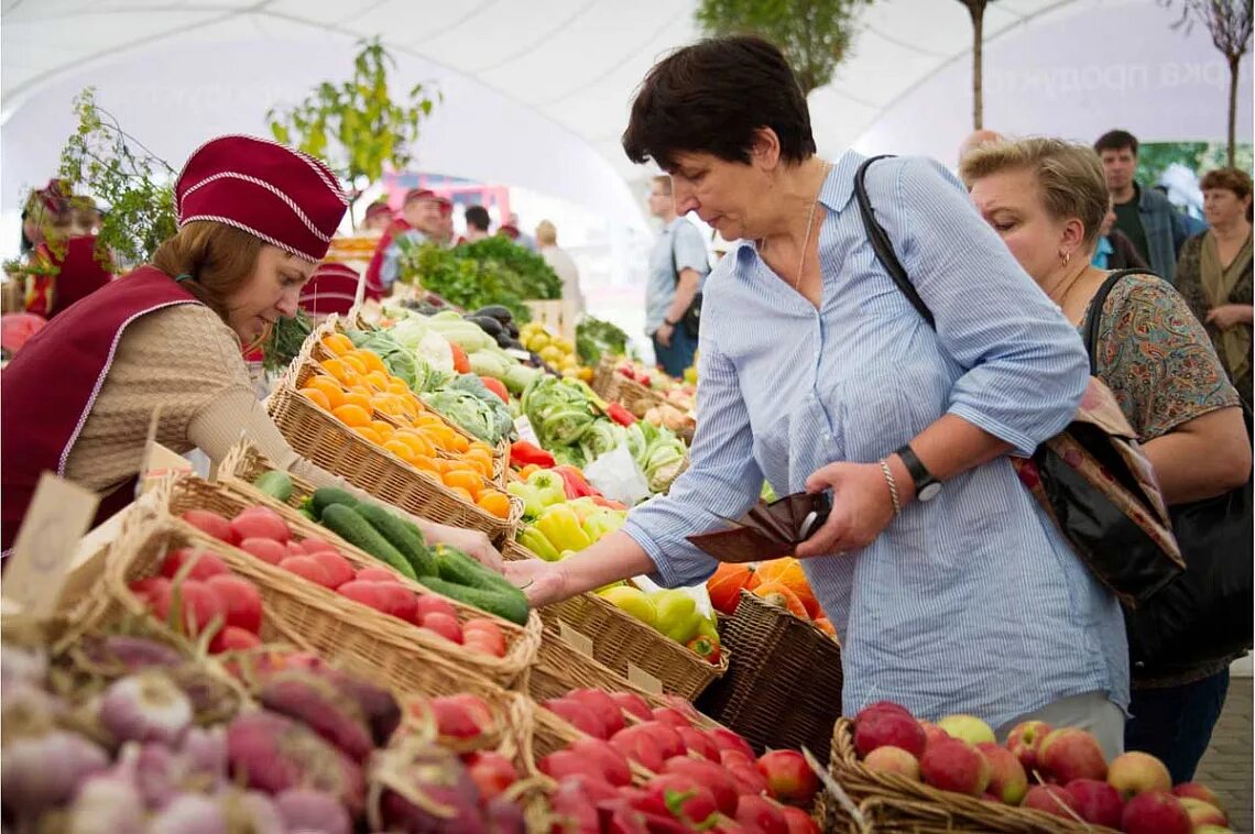Продуктовый рынок фото. Рынок сельхозпродукции. рынок сельскохозяйственной продукции. ярмарка сельхозпродукции. ярмарка продуктов.
