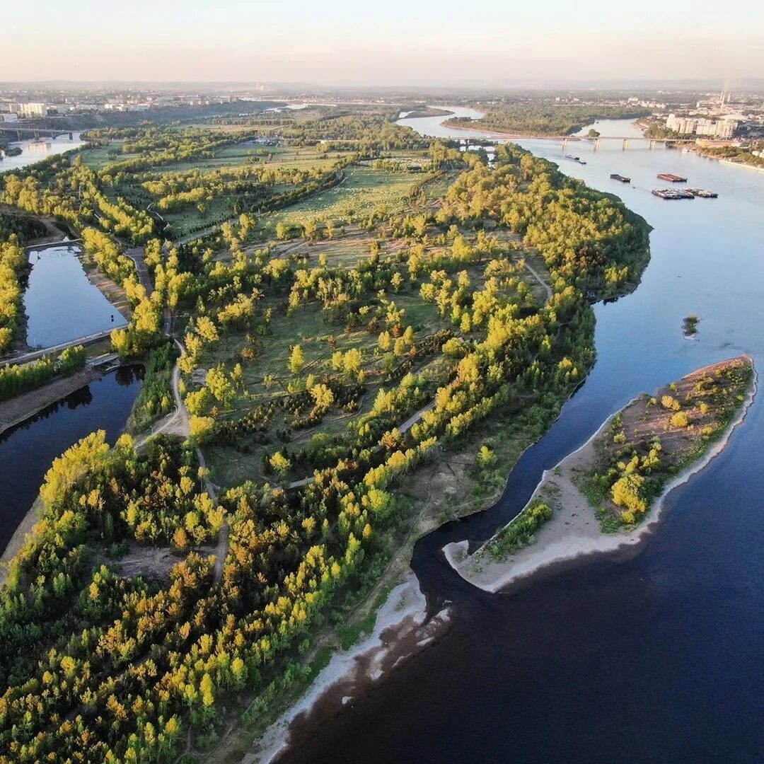 Парк остров татышев красноярск. Парк остров татышева. Красноярск остров татышев сверху. Парк остров татышева. Парк остров татышева.