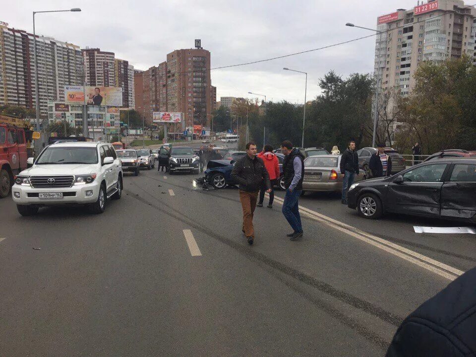 Авария на ново садовой. Самарские аварии с машинами. Что твориться в Самаре на улицах города.