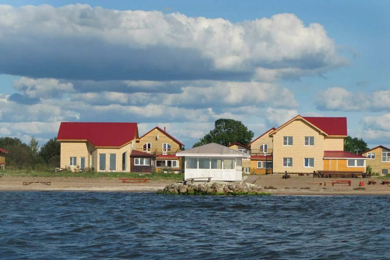 Чудское подворье спицино. Чудское озеро псков пляж. Отдых на берегу чудского озера. Тридевятое царство псковская область пляж. Чудское озеро деревня спицино пляж.