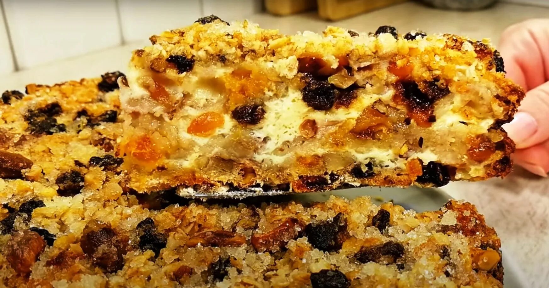 Пирог с черносливом и грецкими орехами. Пирог с сухофруктами и орехами. сметанник с сухофруктами и орехами. торт лабиринт с черносливом и курагой. рождественский пирог с сухофруктами.