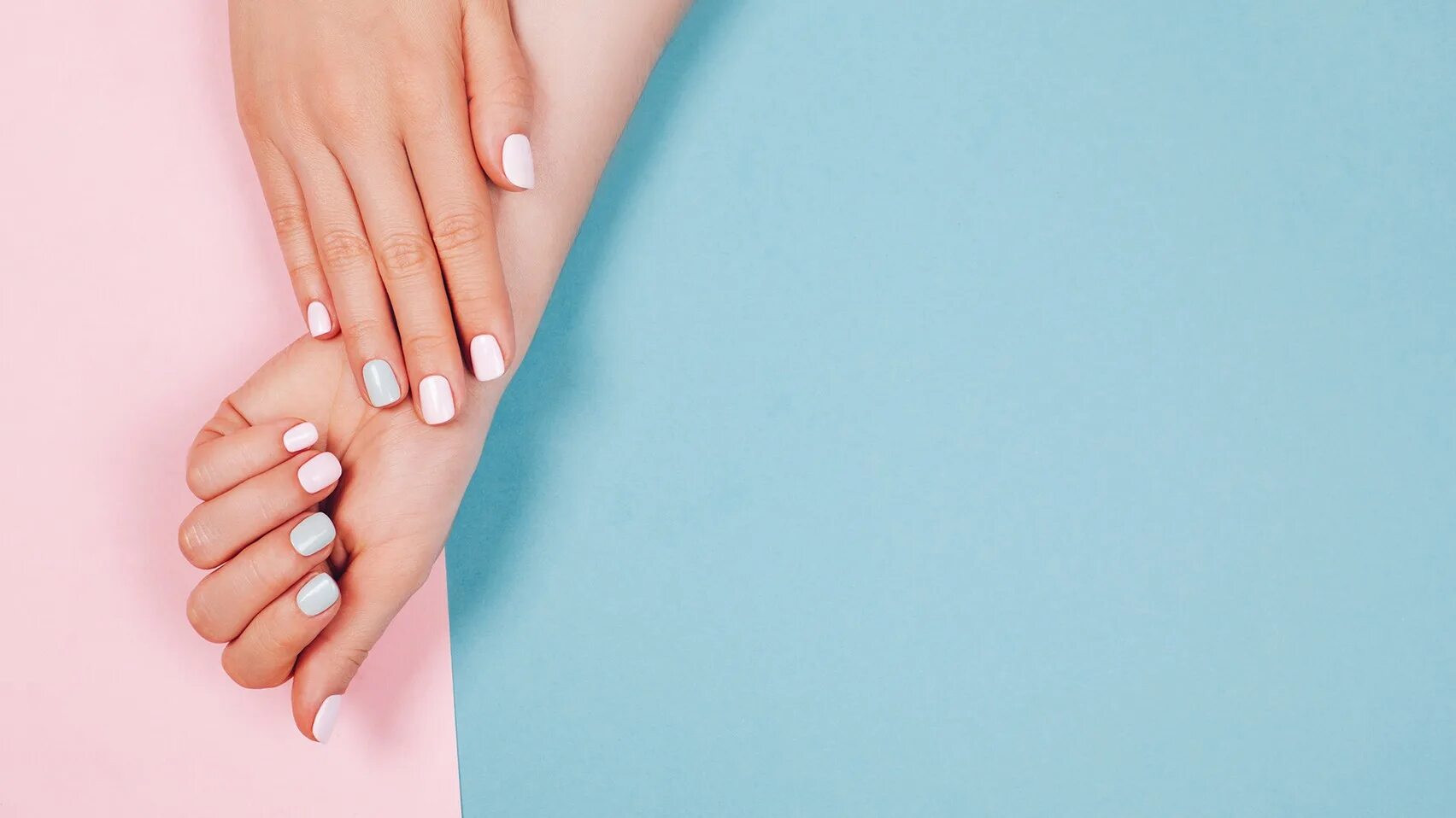 рука с ногтями. пустые ногти. идеальные ногти на руках. пустые ногти. красивые руки с маникюром.