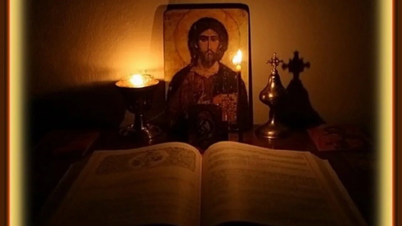 Дети в православном храме. Люди в храме. Постящийся монах. Православный монах. Православная девушка.