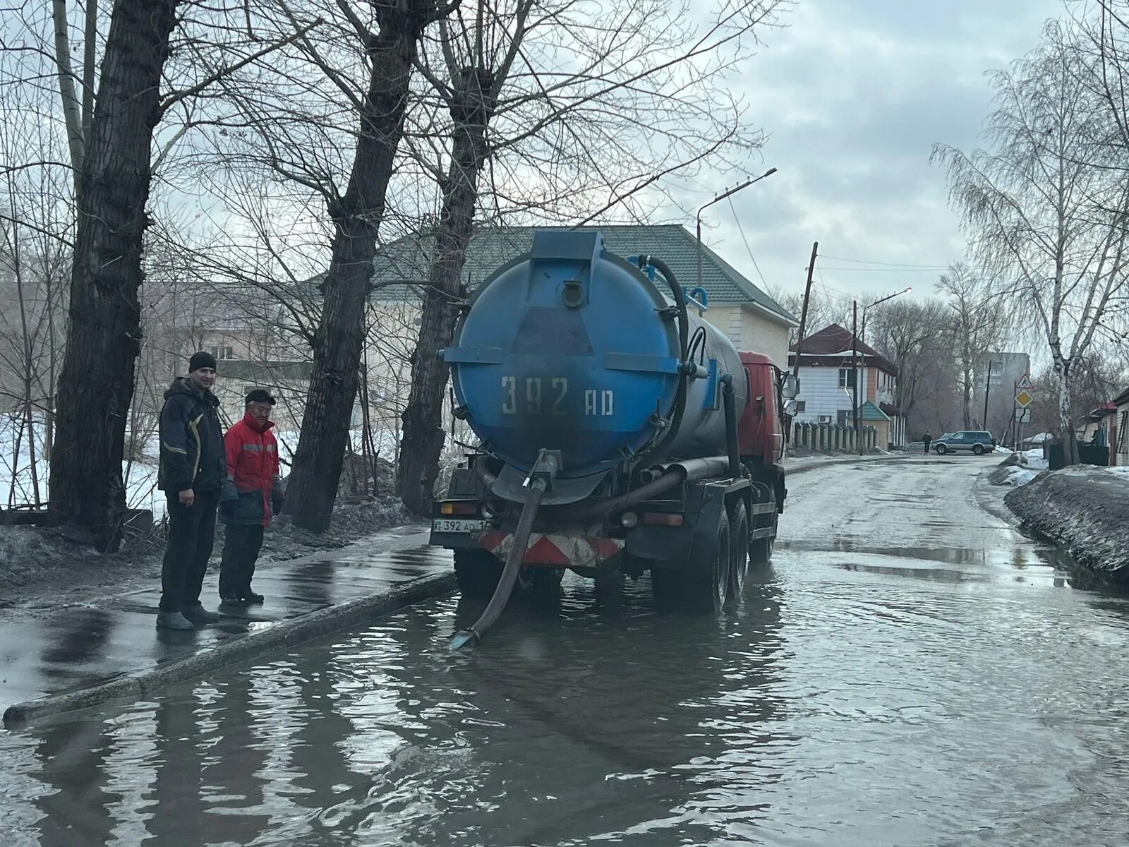 Подтопление. Откачка талых вод. Усть-Каменогорск весной. Устранили подтопление. Новости усть каменогорск сайт