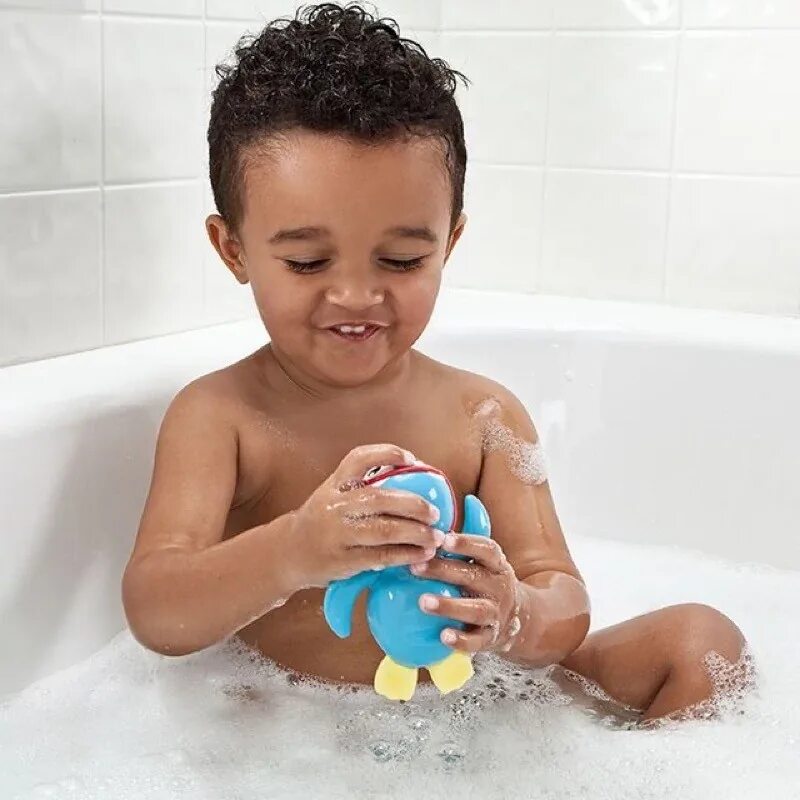 Игрушка купаться. Игрушки для купания. Игрушки для ванной. Игрушка для купания в ванной. Игрушки для ванной для малышей.