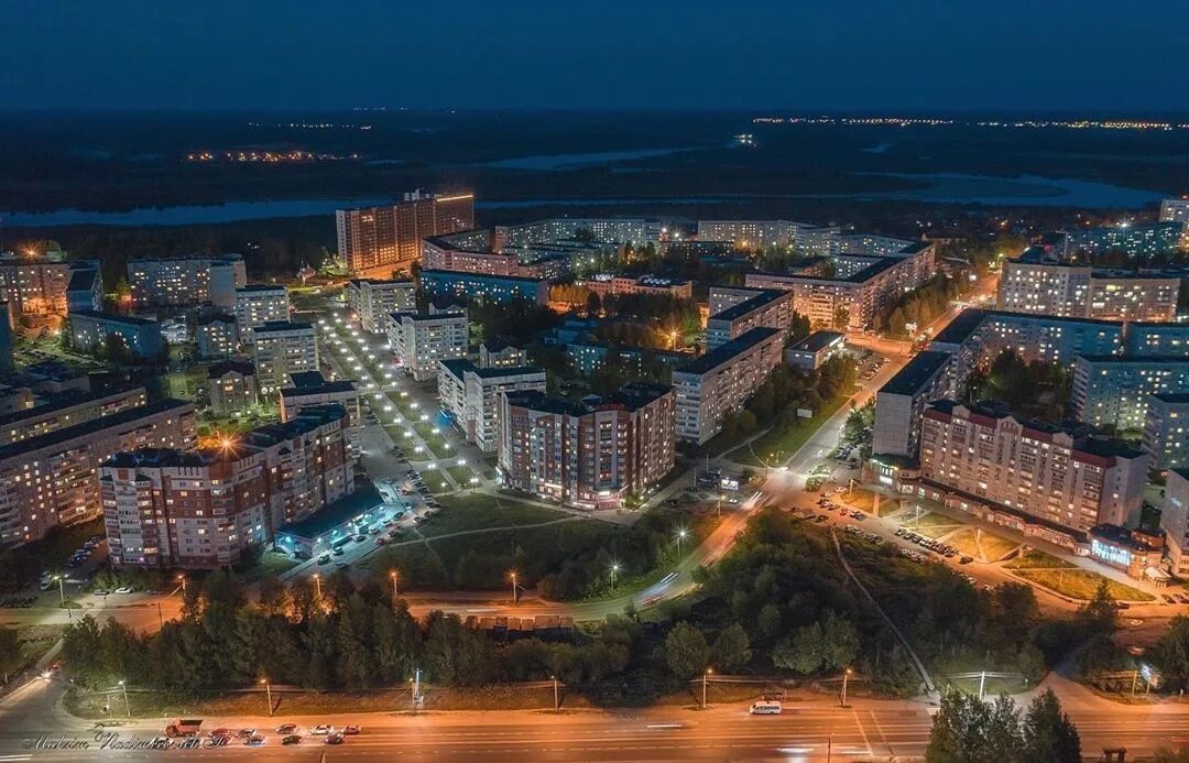 Сыктывкар фото. Сыктывкар Полярная ночь. Ночной Сыктывкар осенью. Город Сыктывкар ночью.