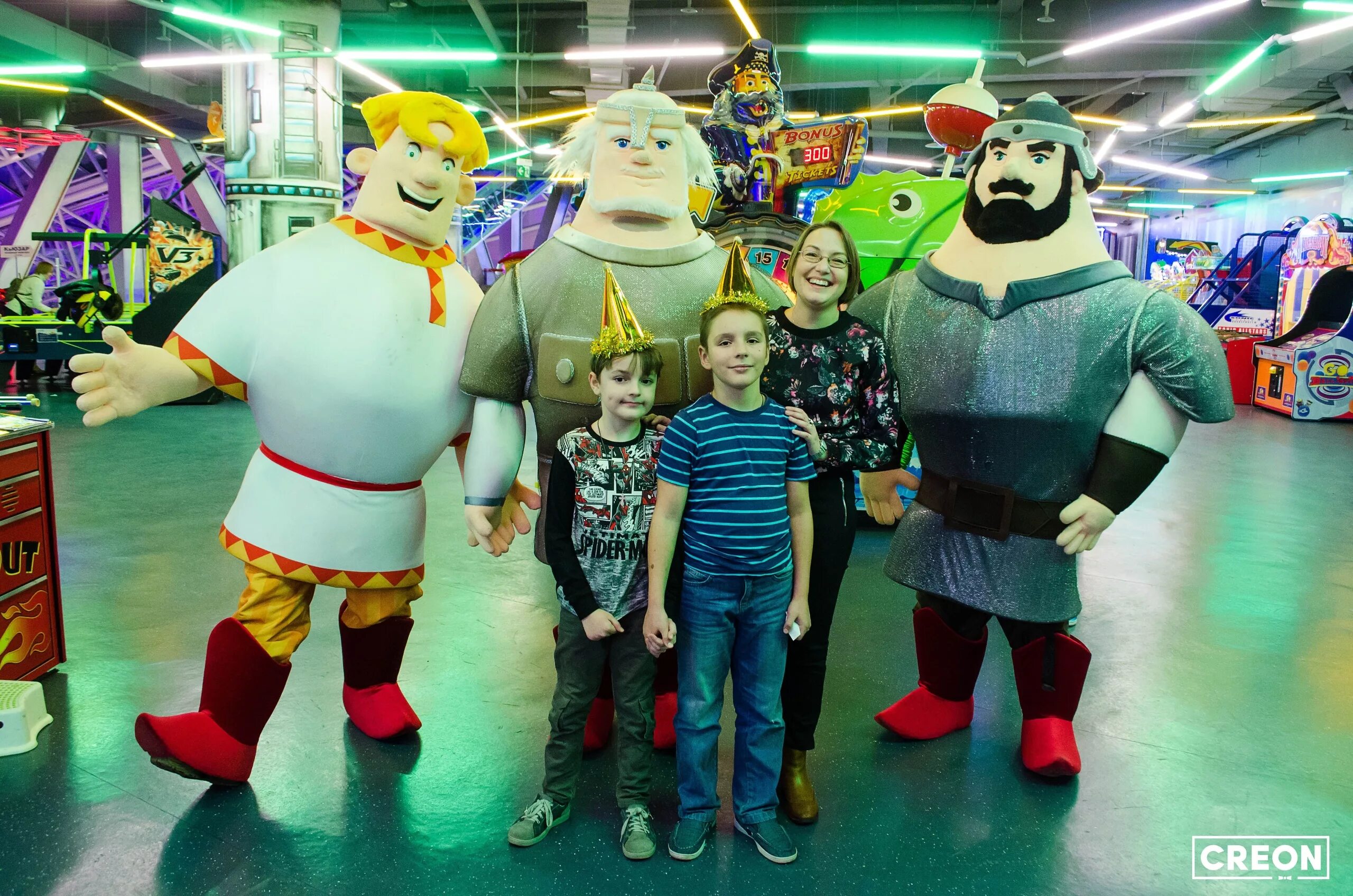 аниматор в костюме богатыря. вечеринка в стиле три богатыря. костюм три богатыря. аниматор в костюме богатыря. аниматор в костюме богатыря.