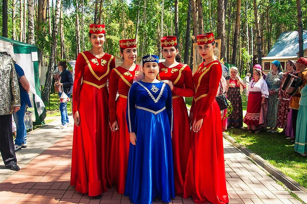 Татары тюмень. Национальный костюм сибирских Татаров. Сибирские татары Тюмень. Сибирской этногруппы татары. Сибирские татары 17 века.