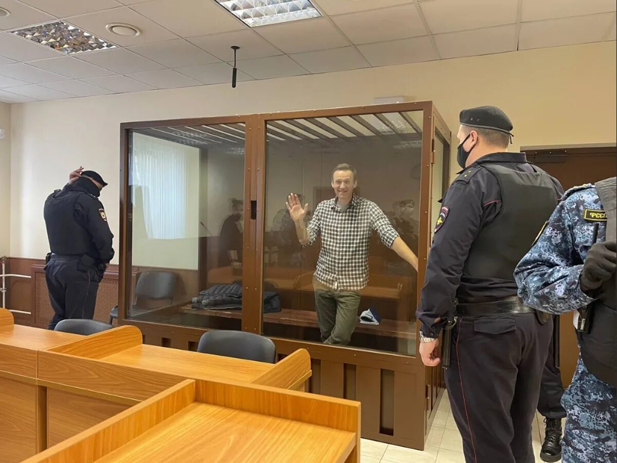 Суд над телефоном. Навальный в суде 2021.