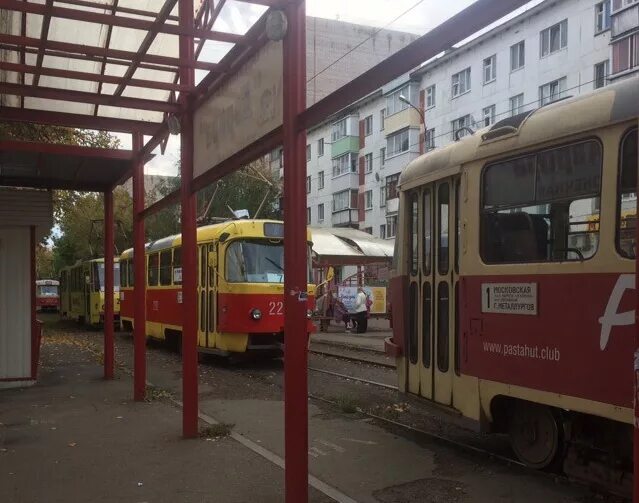 Движение трамваев ижевск 10. Городок Металлургов Ижевск. Трамвайное кольцо Металлург Ижевск. Трамвайное кольцо Ижевск 9 января. Трамваи следующие в городок Металлургов Ижевск.