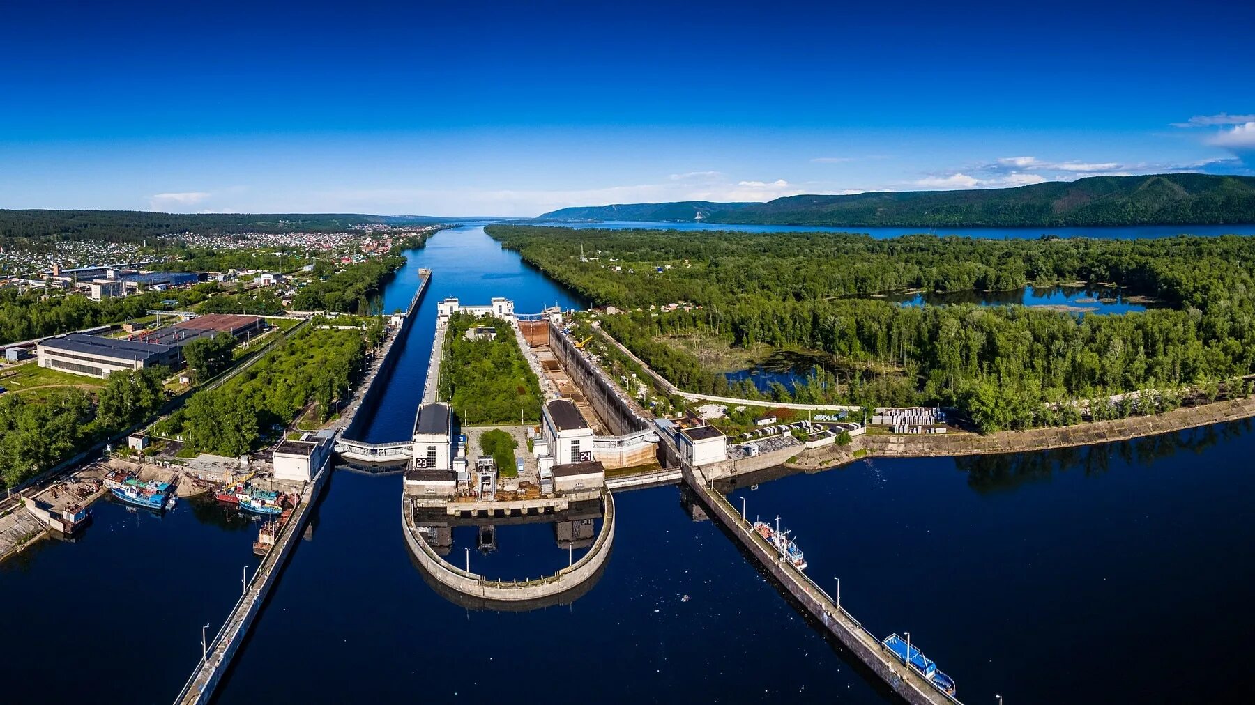 Редко в каком городе. Парк Татищева Тольятти. Тольятти город на Волге. Набережная в Шлюзовом Тольятти. Набережная Татищева Тольятти.